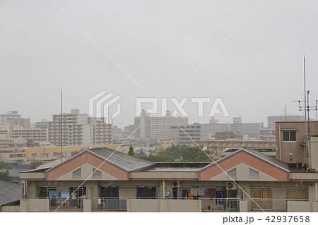 雨の日の住宅 雨の日の住宅 42937658