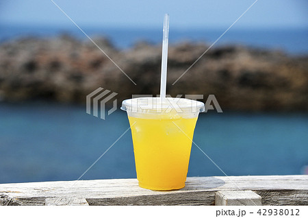 海でオレンジジュース 海でオレンジジュース 42938012