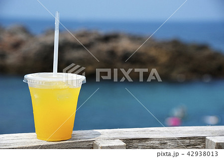 海でオレンジジュース 海でオレンジジュース 42938013