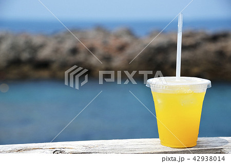 海でオレンジジュース 海でオレンジジュース 42938014