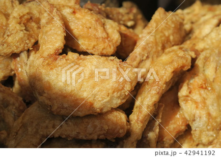 鶏のから揚げ 42941192