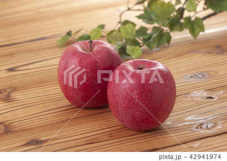 りんご　サンふじ 42941974
