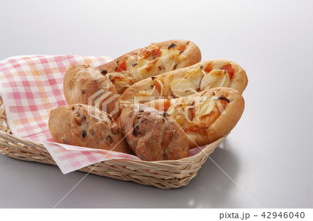 パンの籠盛り 42946040