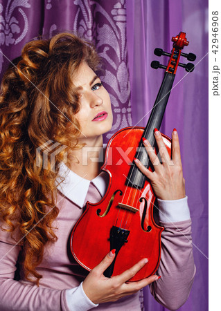 Girl and violin 42946908