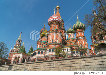 Red square. St. Basil's Cathedral on the background of the Kremlin Spasskaya tower. 42947481