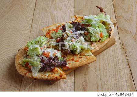 Focaccia with salad leaves, tomato and cheese Focaccia with salad leaves, tomato and cheese 42948434