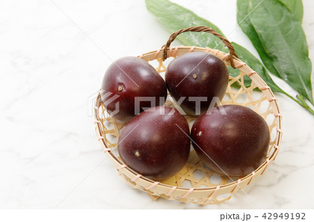 フルーツ　パッションフルーツ 42949192