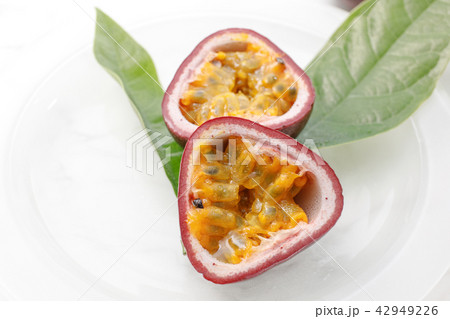 フルーツ　パッションフルーツ 42949226