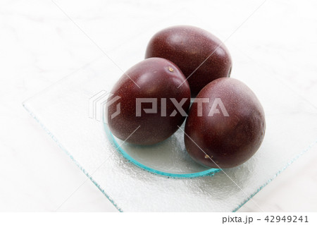 フルーツ　パッションフルーツ 42949241