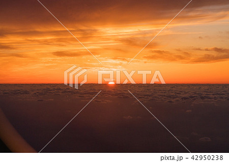 空からの東シナ海の夕日 空からの東シナ海の夕日 42950238