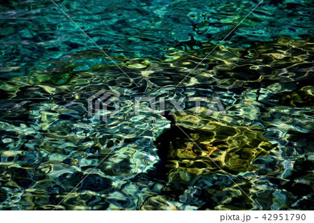 高知県安居渓谷の清流 42951790