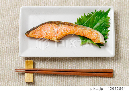 銀鮭塩焼き 銀鮭塩焼き 42952844