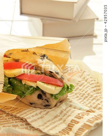 トマトとチーズのカスクート 42957035