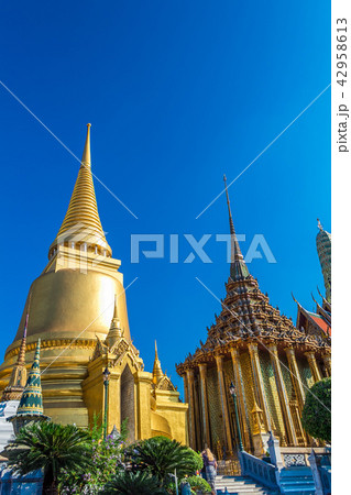 ワットプラケオ寺院 プラシーラタナーチェディ(金色の仏塔) ワットプラケオ寺院 プラシーラタナーチェディ(金色の仏塔) 42958613