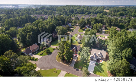 Aerial view of suburban houses in southern United  42959278