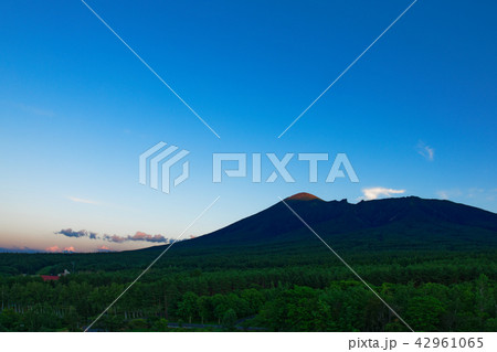 岩手山の夕暮れ　岩手県八幡平市 42961065