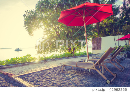 Beautiful tropical sea ocean and beach with umbrella and chair 42962266