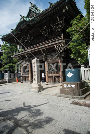 寅さんの故郷、柴又帝釈天（たいしゃくてん）　近くには矢切の渡しや寅さん記念館がある 42964504