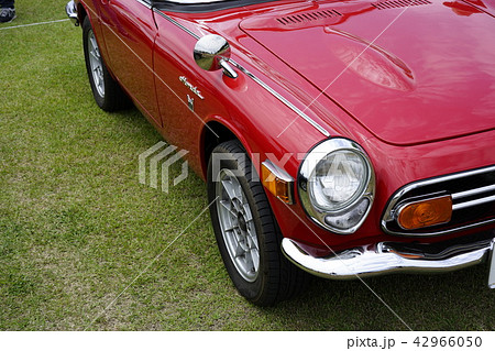 クルマ好きなら誰でも知っている伝説のスポーツカーホンダs800精緻で美しく高性能な水冷4気筒dohcの写真素材