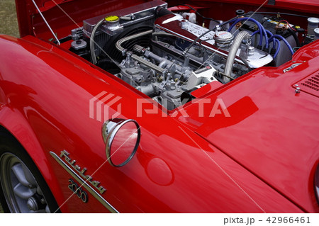 国産初の200km/hオーバー高性能車として注目ダットサンフェアレディの完成形フェアレディ2000 42966461