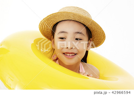 バカンス 夏 麦わら帽子 42966594