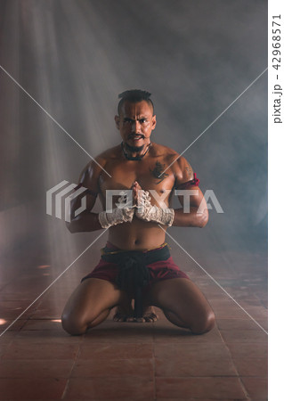 Ancient Muay Thai Martial Arts freehand dangerous. 42968571