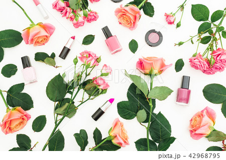 Floral pattern with roses flowers and feminine 42968795