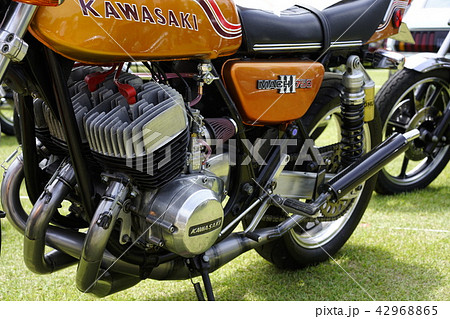 マッハIV750ccモデル日本向けH2(750SS)サイドカバーMACHIII750エンブレム装着 マッハIV750ccモデル日本向けH2(750SS)サイドカバーMACHIII750エンブレム装着 42968865