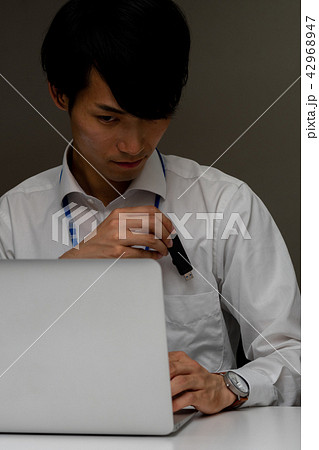 ビジネスイメージ　情報漏えい 42968947