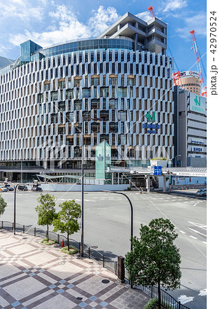 大阪梅田。都市風景。阪神前。 42970524