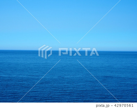 日御碕から臨む日本海　海　水平線　 42970561