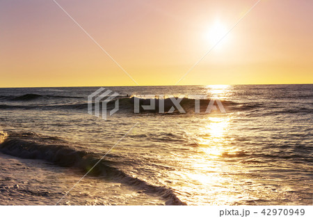 Hawaiian sunset 42970949