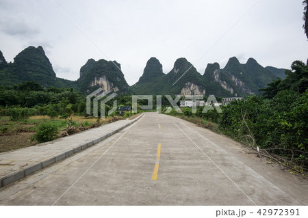 The road nearby li river The road nearby li river 42972391