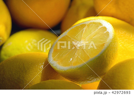 Still life with fresh lemons 42972693