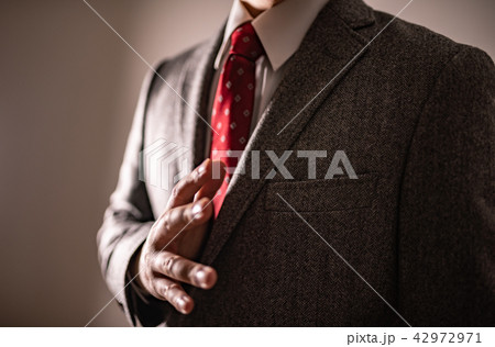 スーツ姿-男性 42972971