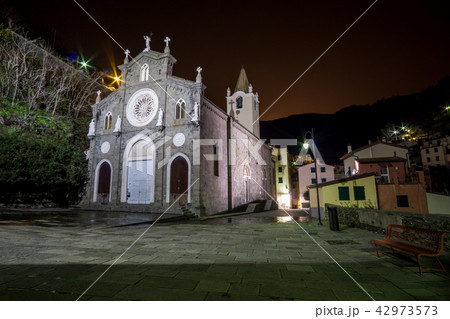 Riomaggiore alleyway at night 42973573