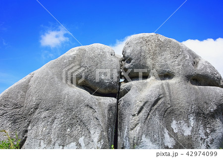 晴天の平尾台　キス岩 42974099