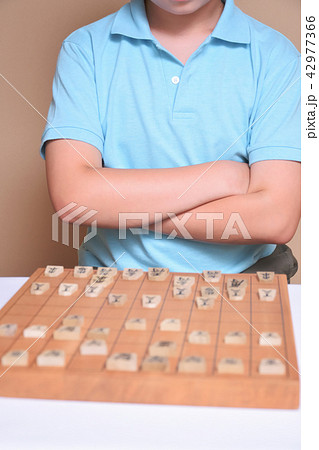 将棋をする子供 将棋をする子供 42977366