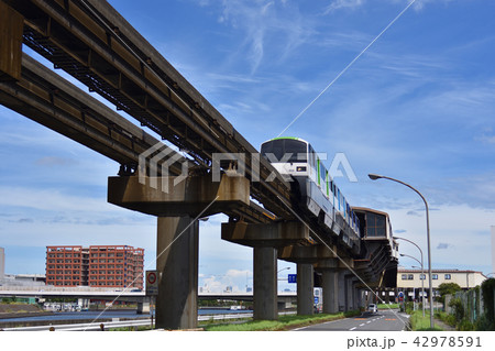 整備場駅を出発する東京モノレール 整備場駅を出発する東京モノレール 42978591