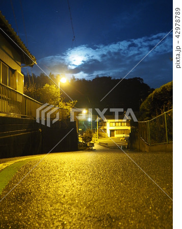 月夜の道 42978789
