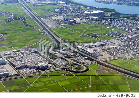 日本海東北自動車道の新潟亀田インターチェンジ付近を空撮 日本海東北自動車道の新潟亀田インターチェンジ付近を空撮 42979605