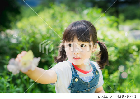 子供 人物 女性 42979741