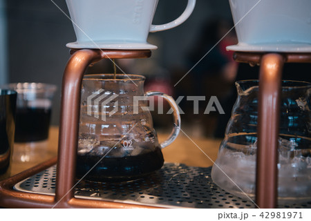 ドリップコーヒー カフェ コーヒー 42981971
