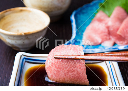 インドマグロのトロ 日本酒とともに インドマグロのトロ 日本酒とともに 42983339