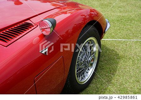 トヨタ2000GTソーラーレッド希少車昭和の名車リトラクタブルヘッドライト最上の高性能車流麗な曲線美 42985861