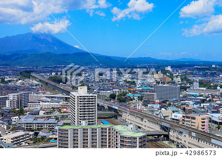 マリオスより青空が広がる岩手山を望む 秋田新幹線 マリオスより青空が広がる岩手山を望む 秋田新幹線 42986573