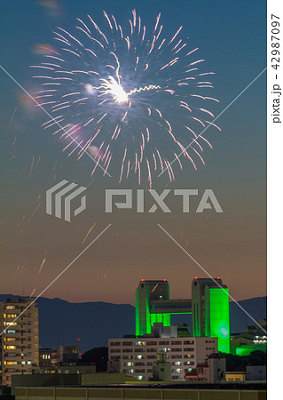熱田祭り：花火と名古屋国際会議場 42987097