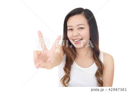 喜ぶ女性 喜ぶ女性 42987361