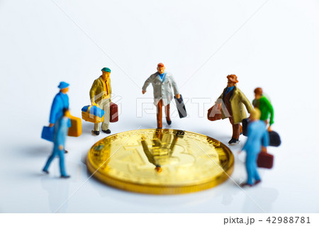ビットコインとビジネスマン 42988781