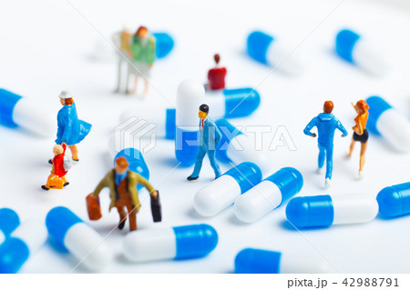 薬とミニチュアの人々 薬とミニチュアの人々 42988791
